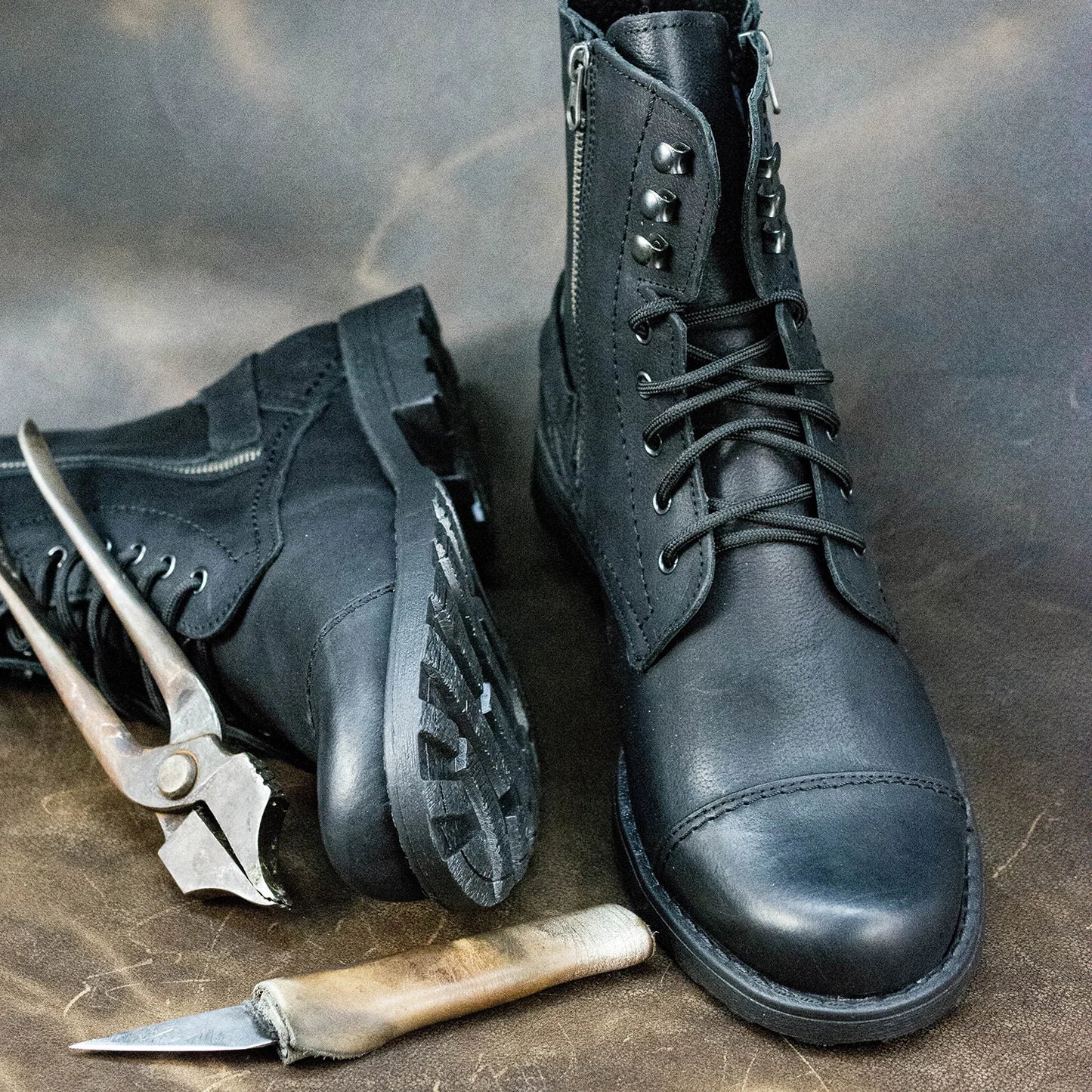 Handgefertigte Schwarze Herren-Lederstiefel – Alex | KarolShoes