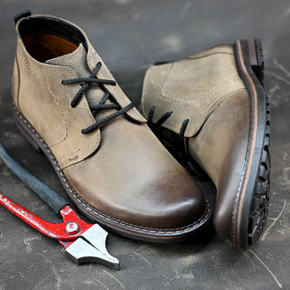 Braune handgefertigte Herren-Chukka-Boots aus Leder – Hawk | KarolShoes