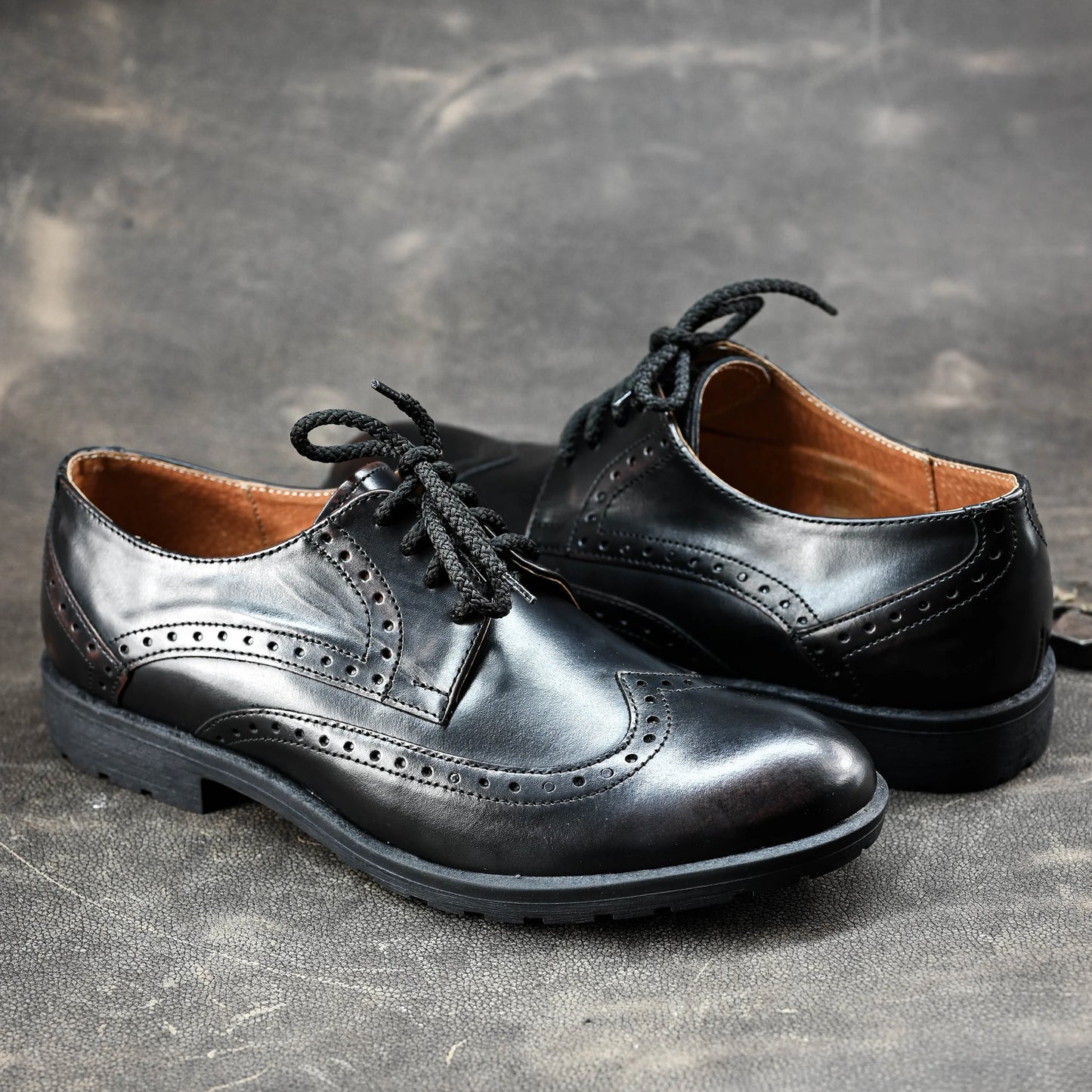 Black Leather Men’s Brogues – Hand-Stitched – Oxford Ridge | KarolShoes