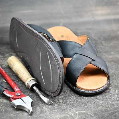 Black Leather Men’s Cross-Strap Slides – Nero | KarolShoes