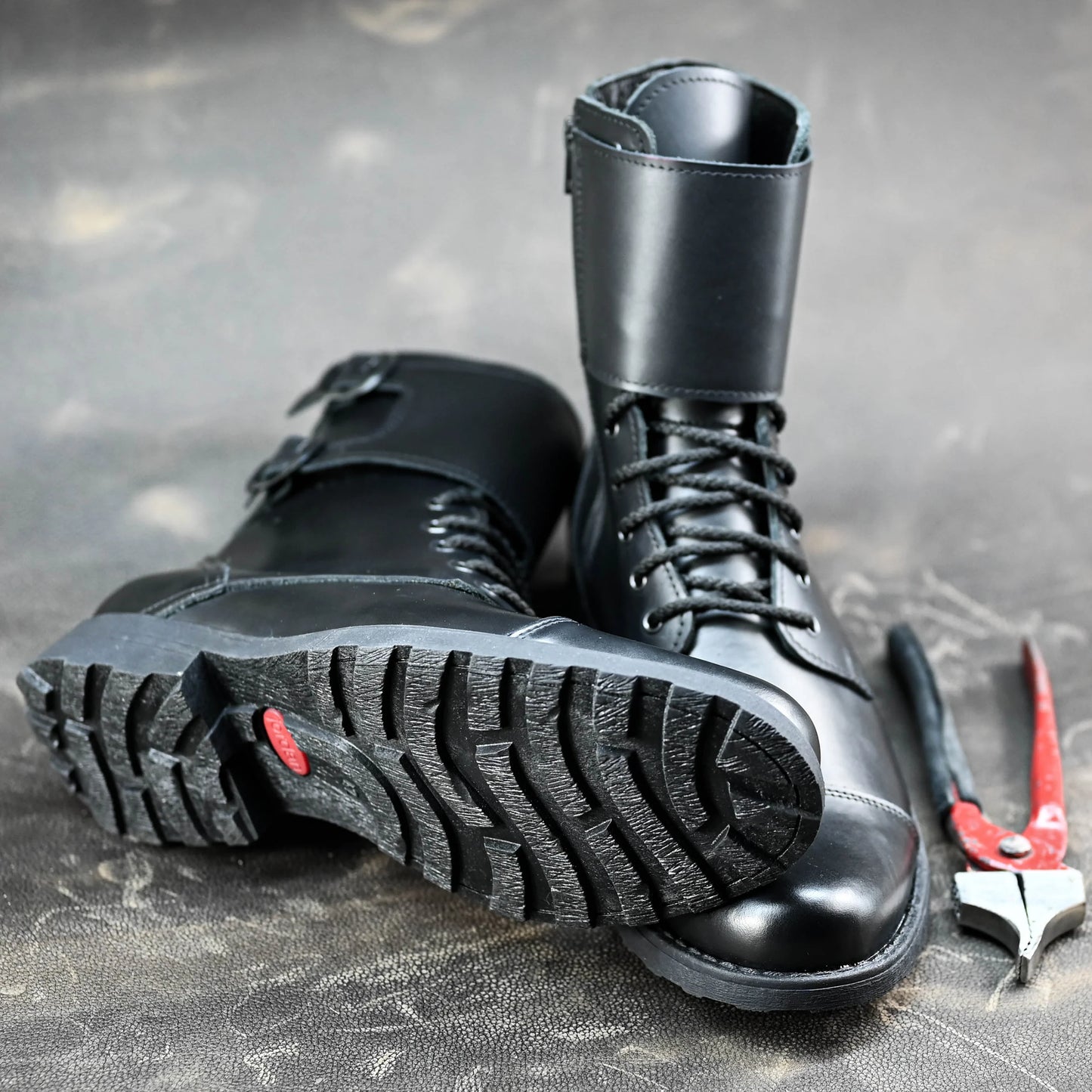 Pánské kožené boty Vanguard – černé vysoké boty s přezkami a bočním zipem | KarolShoes